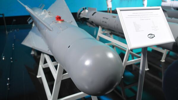 Управляемая планирующая авиационная бомба УПАБ-1500Б-Э - Sputnik Латвия