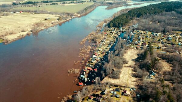 Уровень воды в Даугаве в районе Екабпилса продолжает подниматься, 3 апреля 2023 года - Sputnik Латвия