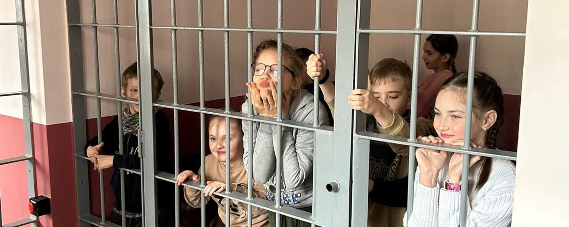 Государственная полиция Латвии провела «День теней», в котором приняли участие около 400 молодых людей со всей Латвии - Sputnik Латвия, 1920, 06.04.2023