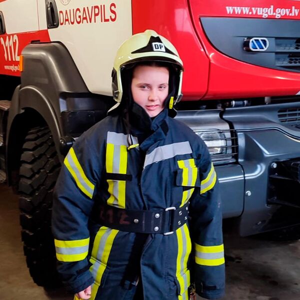 Школьники узнали, как стать пожарным, спасателем, командиром подразделения, инспектором и другими профессионалами своего дела. - Sputnik Латвия