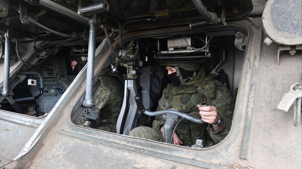 Экипаж ЗРК Бук-М3 ВС РФ на позиции в зоне спецоперации - Sputnik Латвия