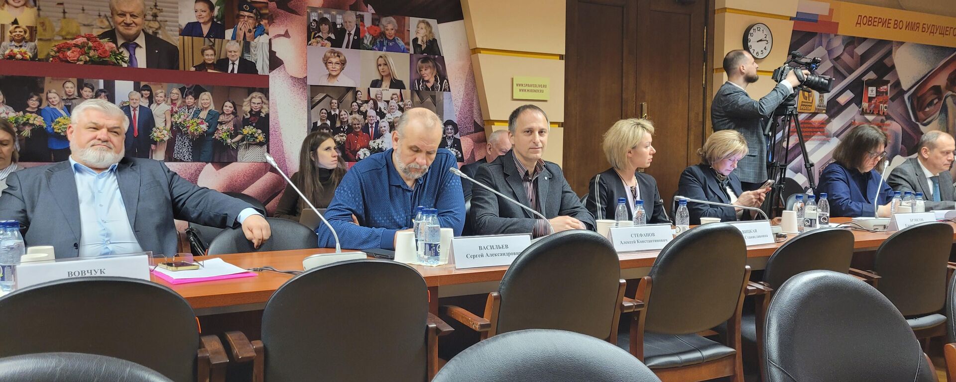Круглый стол по теме: Актуальные проблемы соотечественников в России и за рубежом - Sputnik Латвия, 1920, 19.04.2023