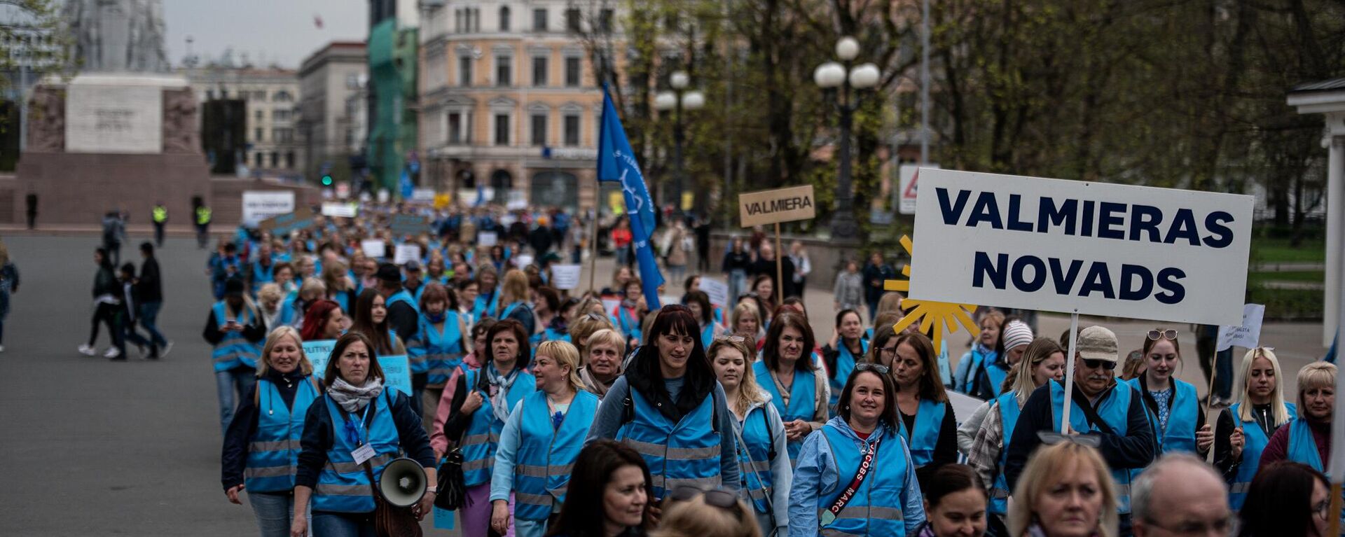 В Риге проходит акция протеста работников сферы образования - Sputnik Латвия, 1920, 28.04.2023