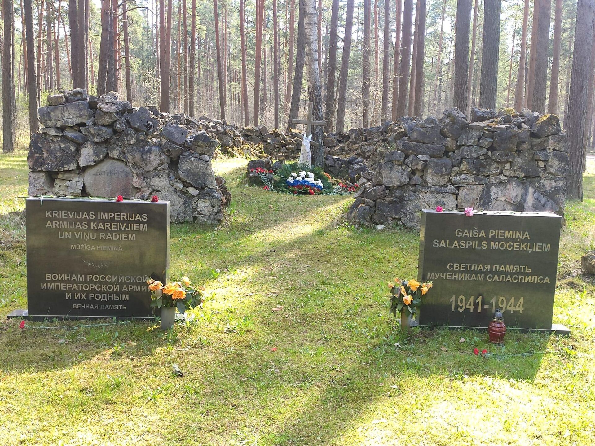 Разрушенные воспоминания. Мемориальный комплекс в Латвии Саласпилс. Место захоронения. Советское кладбище.