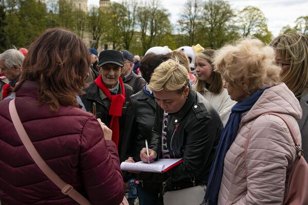 Сбор подписей против русофобских действий властей на митинге РСЛ в Риге - Sputnik Латвия