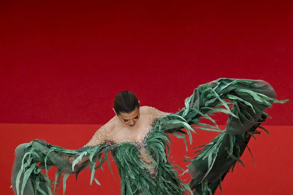 Российская телеведущая и модель Виктория Боня на церемонии открытия 76-го международного Каннского кинофестиваля. - Sputnik Латвия