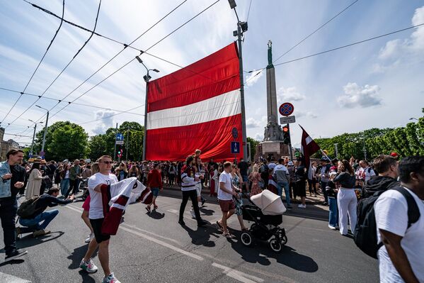 В честь латвийских хоккеистов, завоевавших бронзовые медали на чемпионате мира, в воскресенье незадолго до полуночи Сейм принял решение объявить понедельник, 29 мая, праздничным днем. - Sputnik Латвия