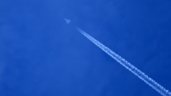 Самолет Су-30 ВС РФ в небе в зоне специальной военной операции - Sputnik Латвия