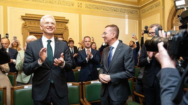 Новоизбранный президент Латвии Эдгарс Ринкевичс и премьер-министр Кришьянис Кариньш  - Sputnik Латвия