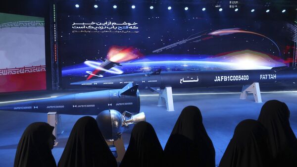 Воздушно-космические силы Корпуса стражей исламской революции Ирана представили новую гиперзвуковую ракету Фаттах - Sputnik Латвия