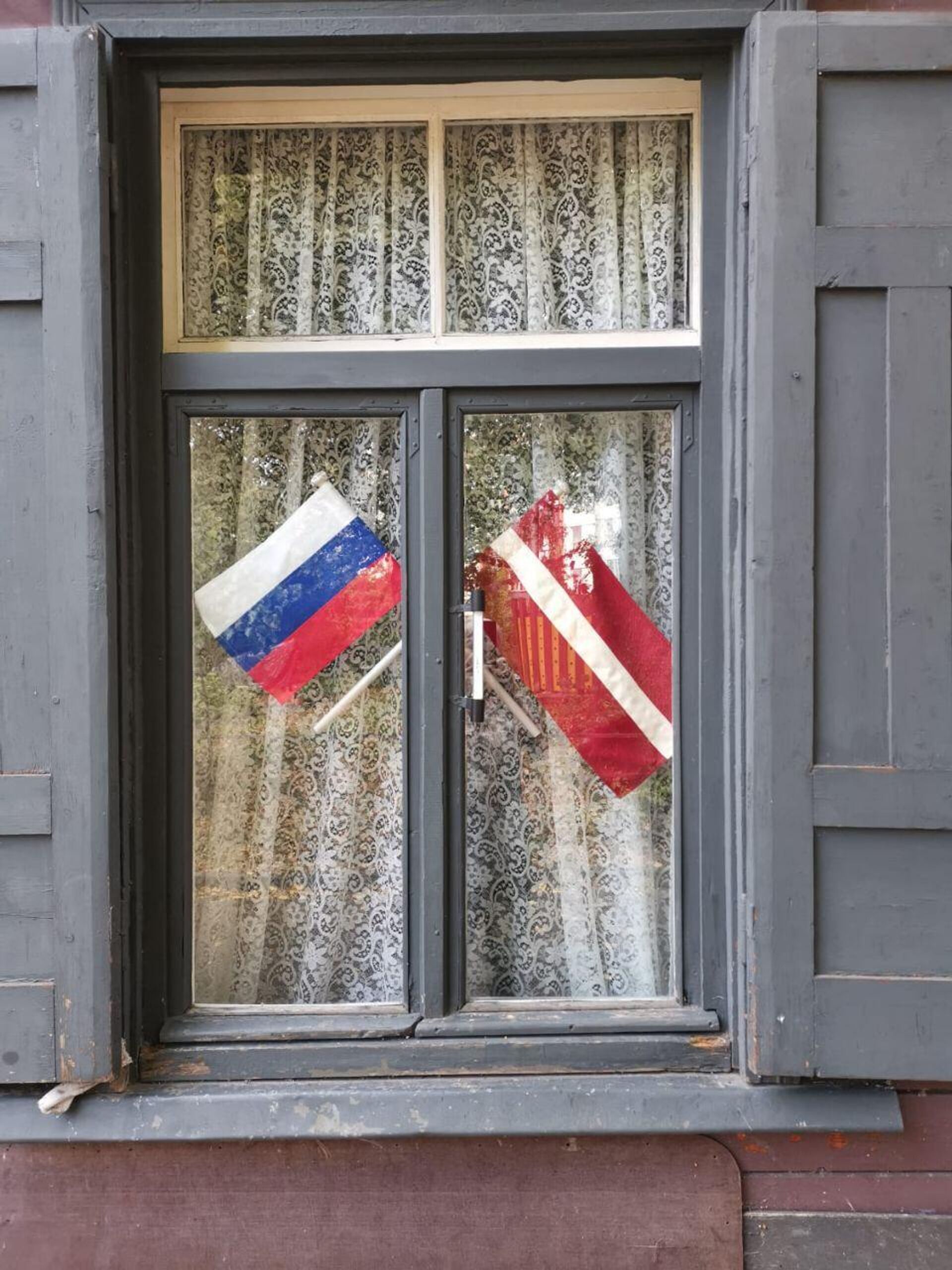 Окна квартиры, в которой проживает Елена Крейле  - Sputnik Латвия, 1920, 15.06.2023