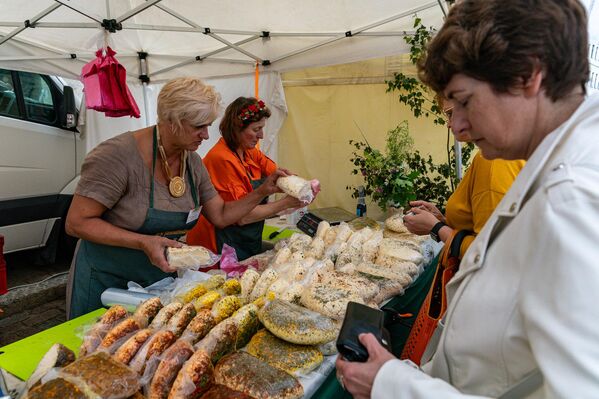 Янов сыр можно купить за 12 евро за килограмм, а обычный домашний сыр – за 20 евро. - Sputnik Латвия