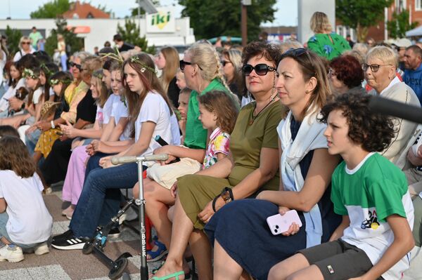 На фото: зрители на концерте в честь празднования Йонинес. На фото: зрители на концерте в честь празднования Йонинес. - Sputnik Латвия
