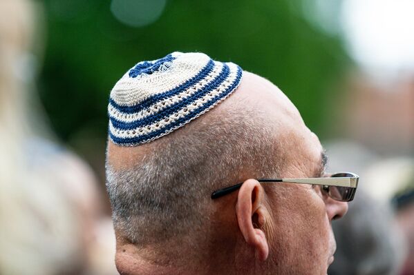 Кипа - традиционный еврейский мужской головной убор. - Sputnik Латвия