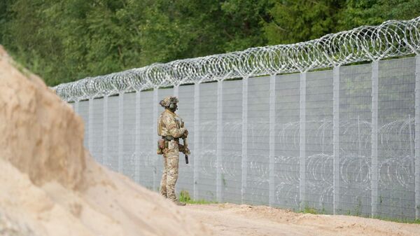 Забор на латвийско-белорусской границе - Sputnik Латвия