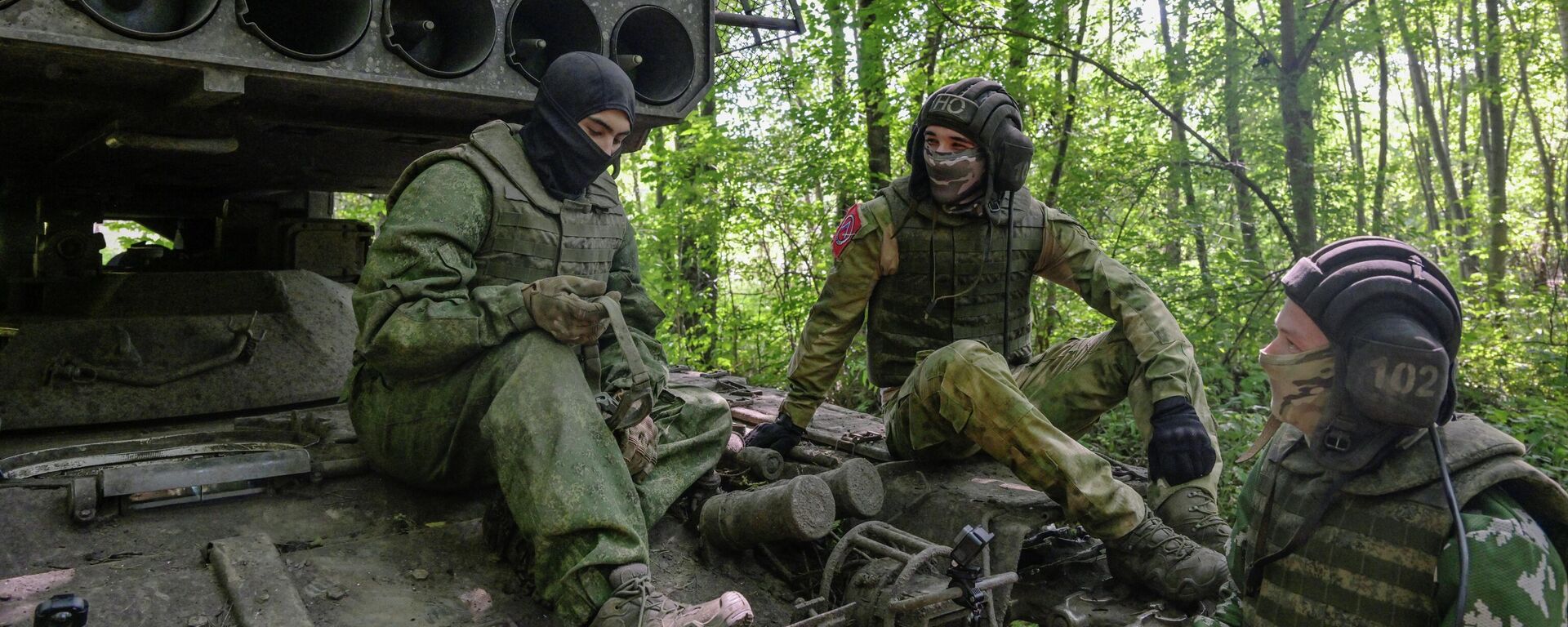 Экипаж тяжелой огнеметной системы Солнцепек в зоне спецоперации - Sputnik Латвия, 1920, 21.08.2023