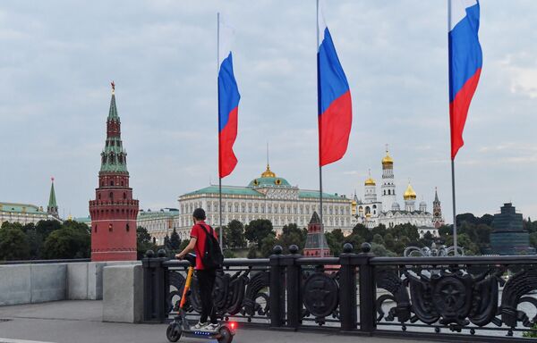 Праздничное оформление Москвы ко Дню флага России - Sputnik Латвия