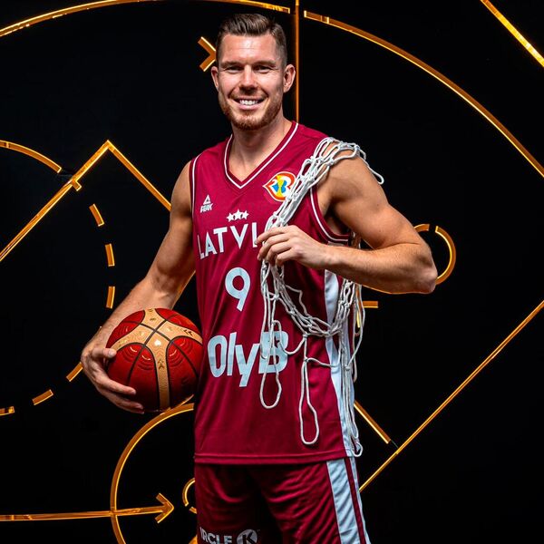 Игрок сборной Латвии по баскетболу Дайрис Бертанс - Sputnik Латвия