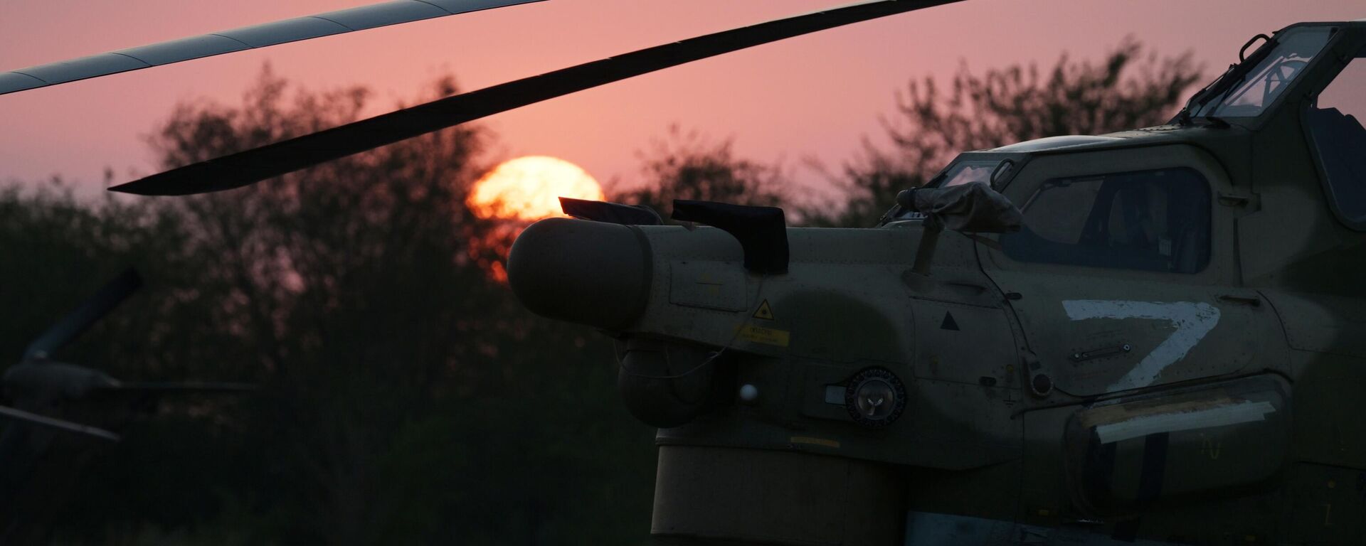 Вертолет Ми-28 армейской авиации ВКС России в зоне спецоперации - Sputnik Латвия, 1920, 31.08.2023