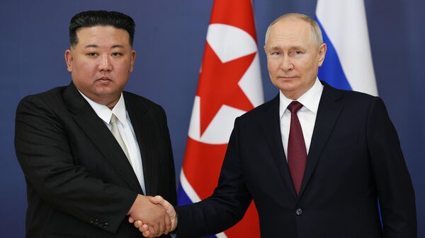 Президент РФ В. Путин посетил космодром Восточный и встретился с лидером КНДР Ким Чен Ыном - Sputnik Латвия