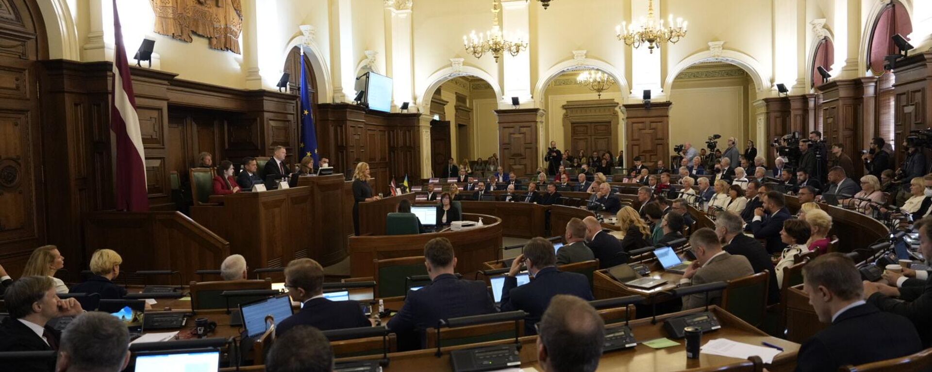 Утверждение кабинета министров во главе с Эвикой Силиней на внеочередной сессии Сейма Латвии - Sputnik Латвия, 1920, 24.09.2023