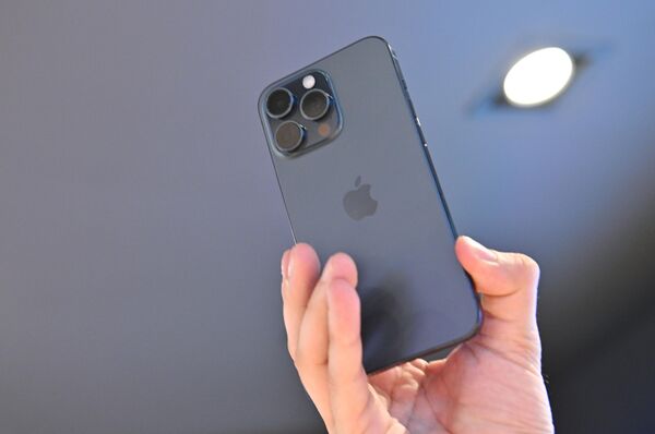 Apple 12 сентября презентовала новое поколение своих смартфонов - iPhone 15 - Sputnik Латвия
