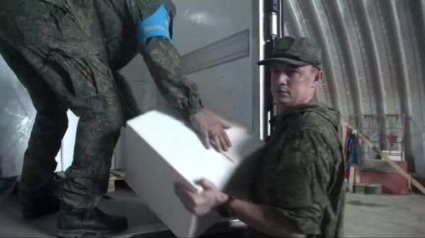 Российские миротворцы доставили гуманитарный груз для населения Нагорного Карабаха - Sputnik Латвия