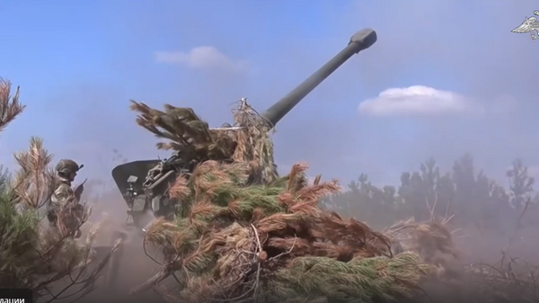 Боевая работа артиллерийских расчетов Мста-Б - Sputnik Латвия