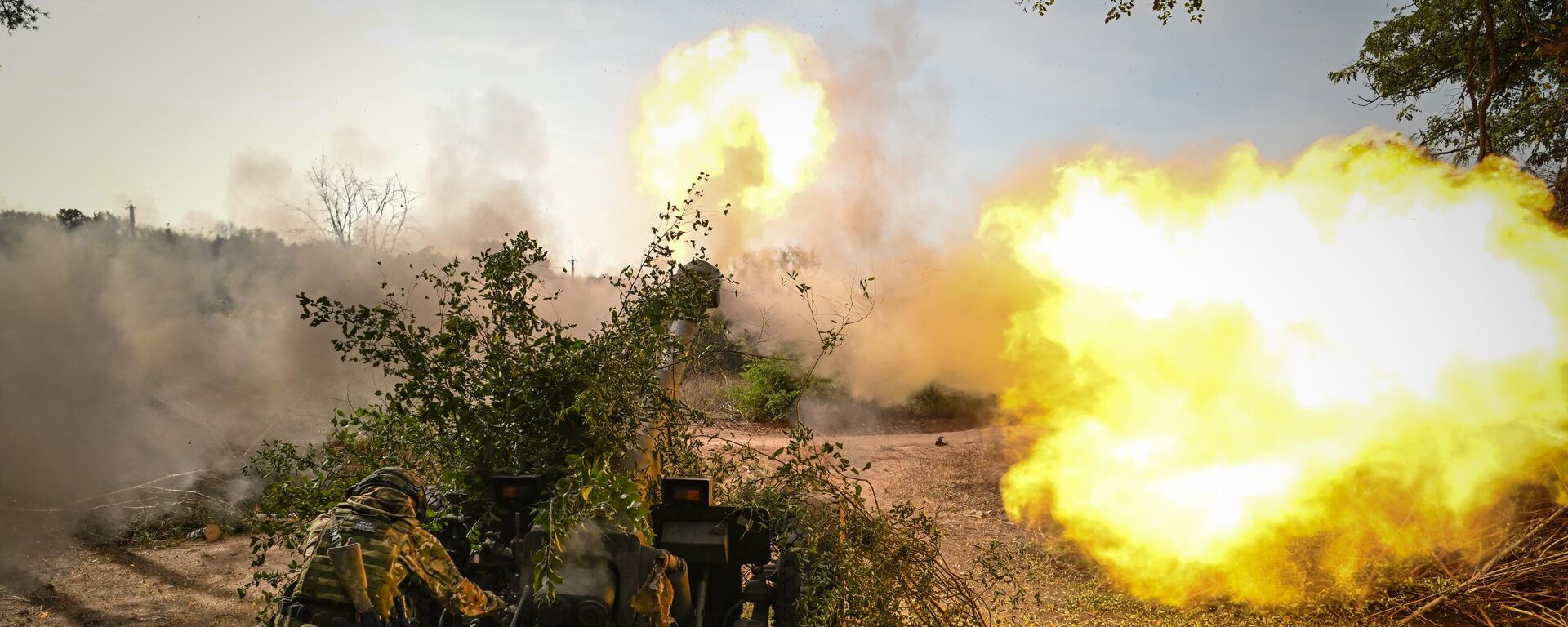 Боевая работа расчетов буксируемых гаубиц Д-30 ЦВО в зоне проведения СВО - Sputnik Латвия, 1920, 06.10.2023