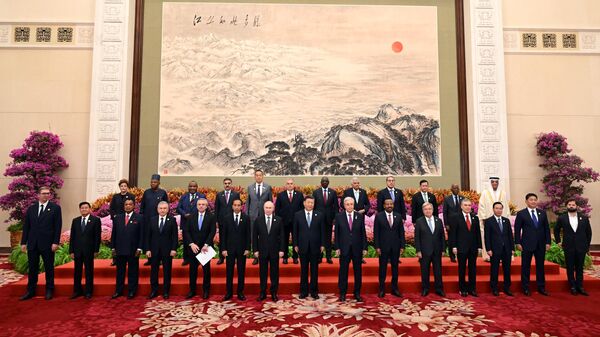 Визит президента РФ В. Путина в Китай для участия в мероприятиях третьего Международного форума Один пояс, один путь. День второй - Sputnik Латвия