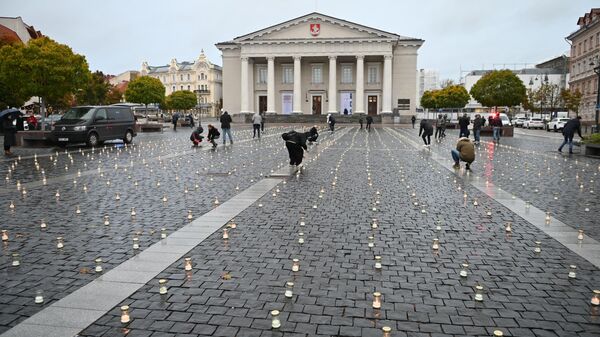 Акция в Вильнюсе в память о жертвах среди жителей Израиля  - Sputnik Латвия