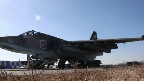 Боевая работа экипажа Су-25СМ - Sputnik Латвия