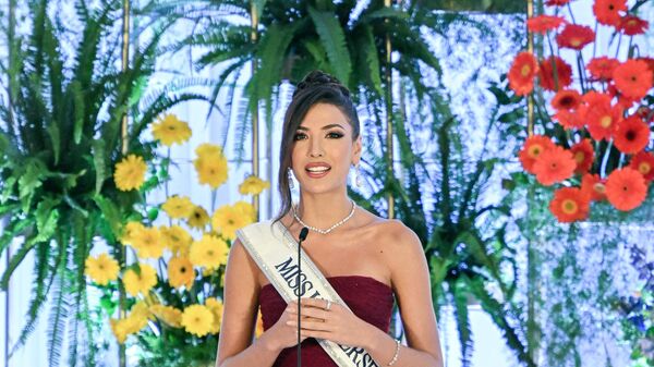 Мисс Сальвадор-2023  Isabella Garcнa-Manzo, участница конкурса красоты Мисс Вселенная на гала-вечере в Сан-Сальвадоре - Sputnik Латвия