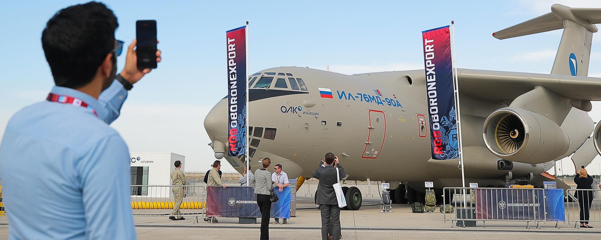 Тяжелый транспортный Ил-76МД-90А(Э) на авиакосмическом салоне Dubai Airshow 2023 - Sputnik Латвия, 1920, 21.12.2023