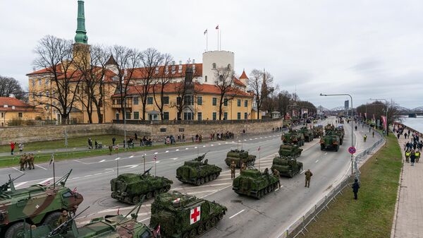 Военный парад, посвященный 105-летию провозглашения Латвийской Республики - Sputnik Латвия