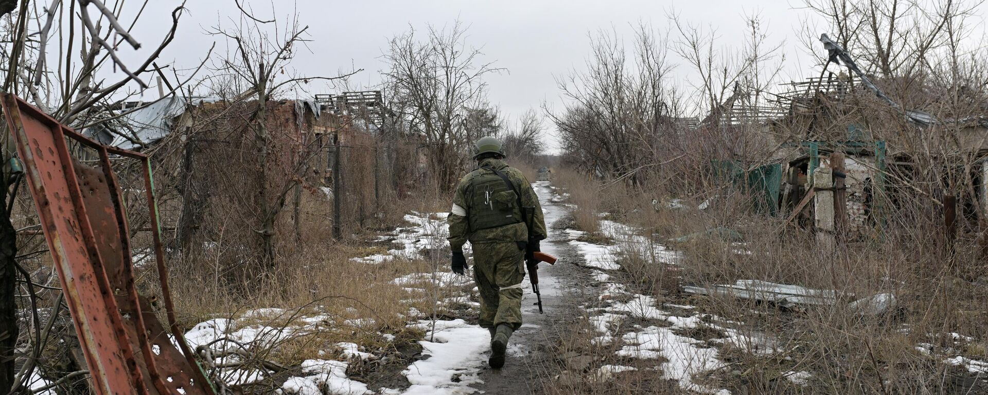 Военнослужащий ВС РФ в Марьинке - Sputnik Латвия, 1920, 25.12.2023