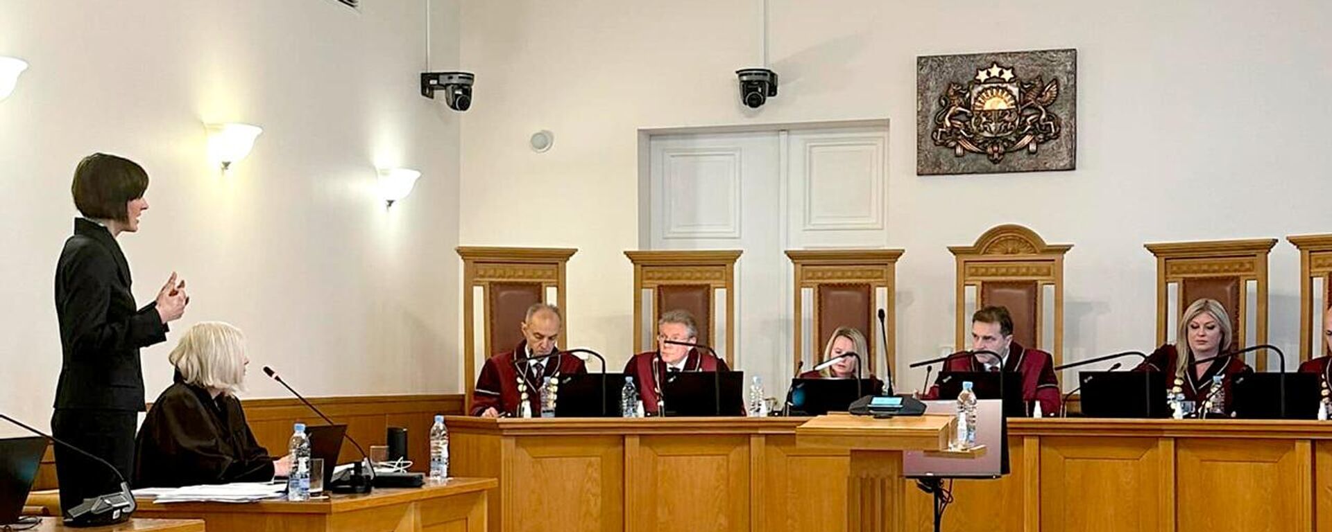 Заседание Конституционного суда Латвии по иску против массового лишения россиян видов на жительство - Sputnik Латвия, 1920, 17.01.2024