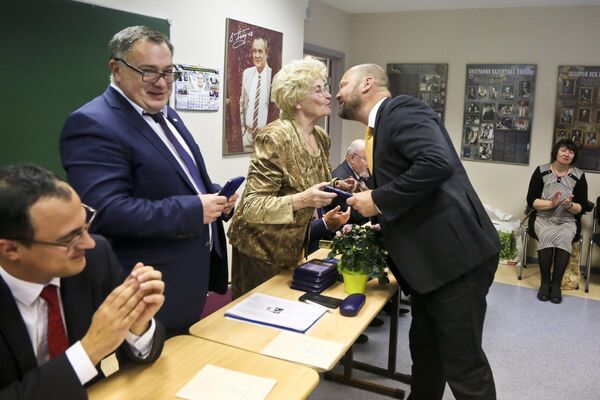 Панкратов награжден медалью за сохранение наследия Валентина Пикуля Панкратов награжден медалью за сохранение наследия Валентина Пикуля - Sputnik Латвия