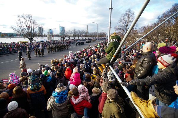 В день столетия Латвии стесняйтесь говорить по-русски В день столетия Латвии стесняйтесь говорить по-русски - Sputnik Латвия