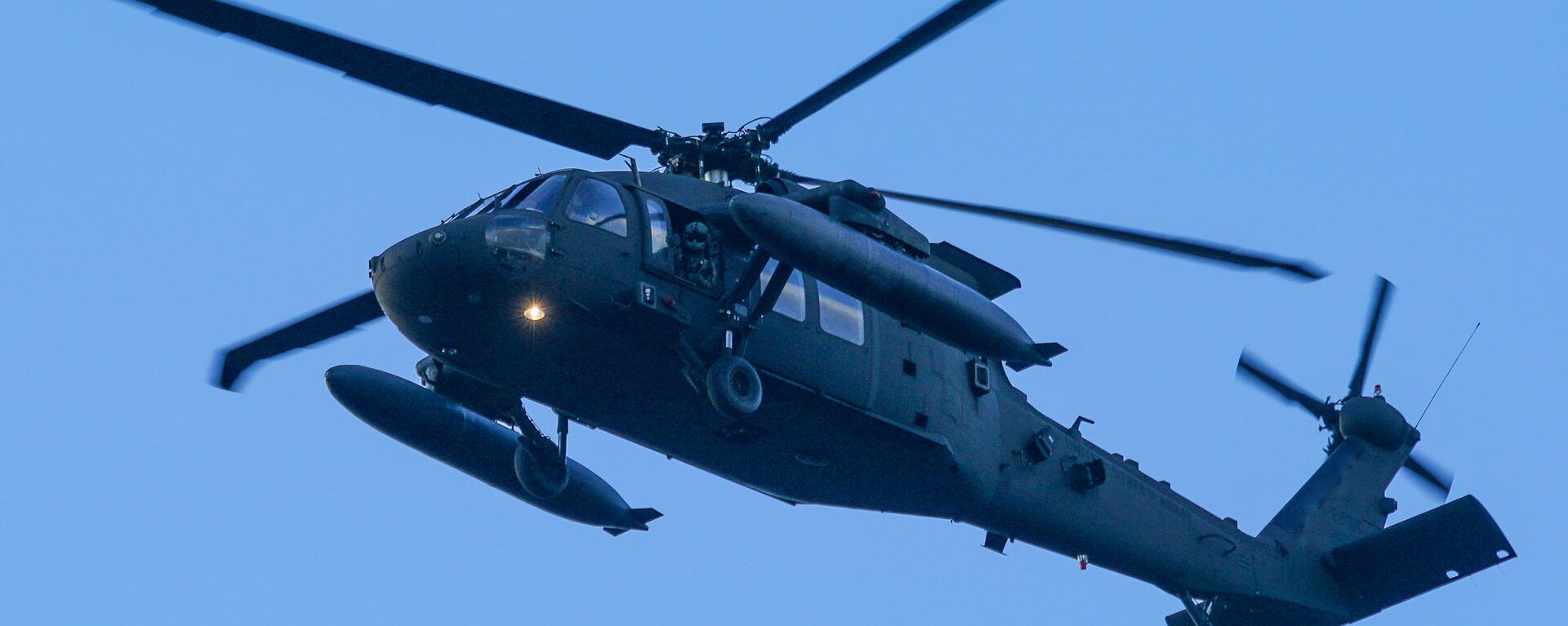 Американский многоцелевой вертолет Sikorsky UH-60 Black Hawk - Sputnik Латвия, 1920, 23.12.2020