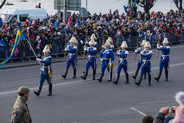 Военные Шведского королевства на параде в честь столетия Латвии - Sputnik Латвия