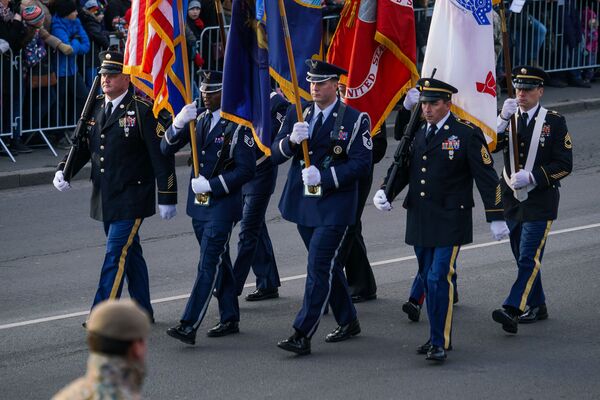 Американские военнослужащие на параде в честь столетия Латвии - Sputnik Латвия
