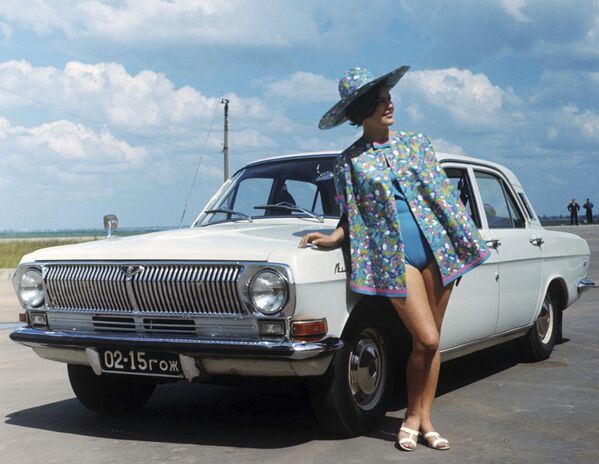 Реклама советского автомобиля ГАЗ-24 Волга - Sputnik Латвия