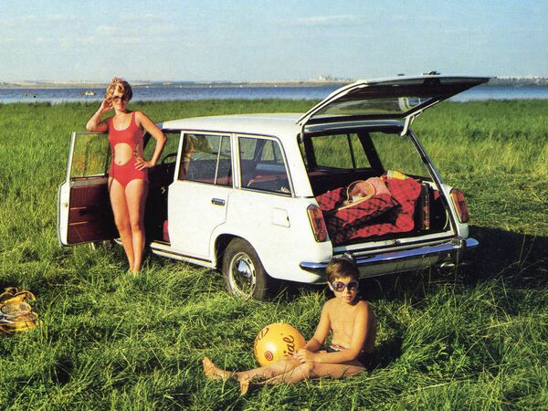 Реклама советского автомобиля ВАЗ-2102 - Sputnik Латвия