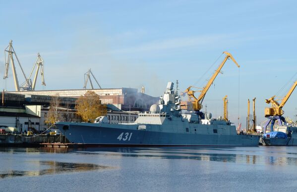 Корабль проекта 22350 Адмирал флота Касатонов на судостроительном предприятии Северная верфь в Санкт-Петербурге - Sputnik Латвия