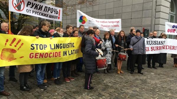 Пикет за русские школы в Брюсселе - Sputnik Латвия