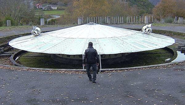Spānis uzbūvējis ciemā lidojošo šķīvīti - Sputnik Latvija