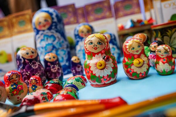 Матрешки на российском стенде Матрешки на российском стенде - Sputnik Латвия
