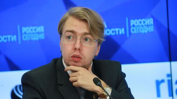 Политический аналитик, экономист Александр Носович - Sputnik Латвия