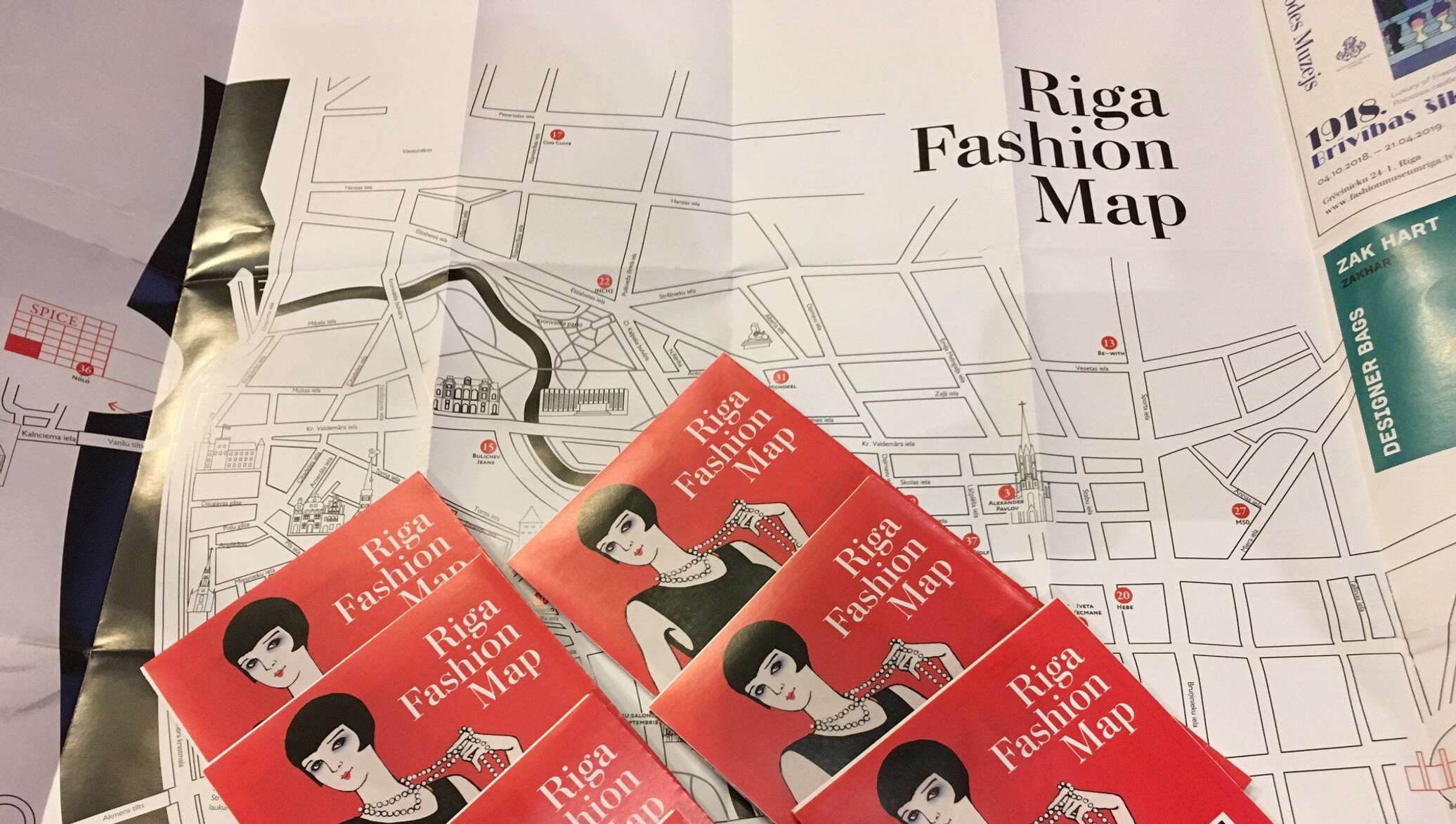 фэшн карта. червовая дама. фэшн карта. эскизы игральных карт. Fashion business card.